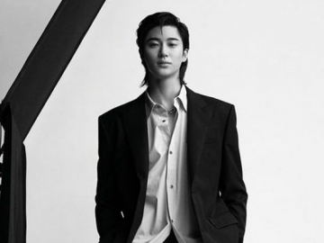 Byeon Woo Seok Tampil Menawan di ELLE Hingga Bicara Soal Rambut Panjangnya untuk 'Moonshine'