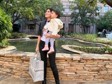 Like Mother Like Daughter, 8 Potret Liburan Shandy Aulia dan Claire Herbowo Di LA