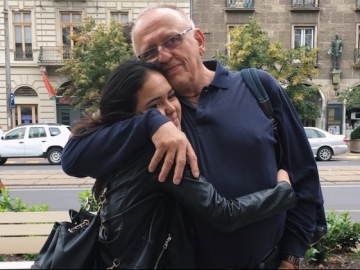 Ayah Peluk Erat Guci Abu Laura Anna, Nama Doddy Sudrajat Terseret Hingga Tuai Cibiran