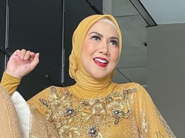 Asyik 'Pacaran', Busana Ketat Hingga Gaya Hijab Venna Melinda Disorot