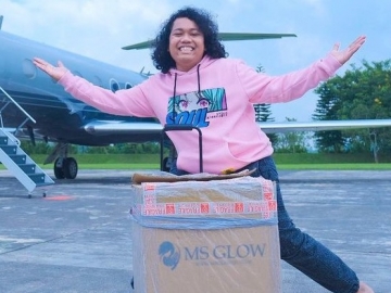 Marshel Widianto Pamer Foto Bareng Cewek Cantik dan 'Red Ferrari', Sukses Bikin Iri!