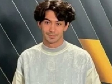 Posisi Duduk Favorit Reza Rahadian Saat Sekolah
