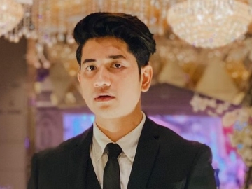 Ayu Aulia Tampil Berhijab, Zikri Daulay Justru 'Diserang'