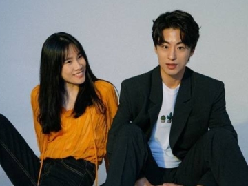 Koo Gyo Hwan dan Pacar Donasikan Laba Penjualan Buku Spesial Karya Bersama ke Penampungan Hewan