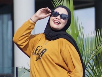 Ely Sugigi Balik Minta Maaf Akui Sekedar Berikan Nasihat Pada Fuji, Malah Kena Skakmat Soal Ini