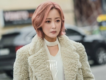 Kim Hee Sun Bicara Peran Malaikat Maut di 'Tomorrow' dan Gaya Rambut Bob Pinknya