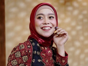 Lesty Kejora Tampil Cantik Meski Lagi Momong, Sentilan Julid Masih Aja Bergulir