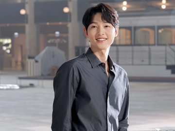 Song Joong Ki Pacari Wanita Bule, Ada Cincin Berlian di Jari Sang Pacar