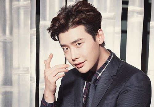Foto: Lee Jong Suk Pakai Baju Koko di Jumpa Fans Jepang?