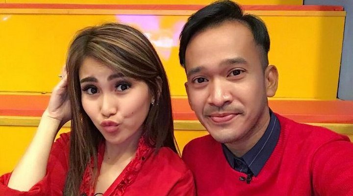 Foto: Ayu Ting Ting Pukul, Jambak dan Tendang Ruben Onsu, Kenapa?