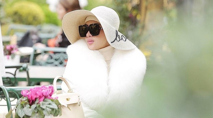 Foto: Topi Hingga Gantungan Tas, Ini Sederet Barang Mahal Pelengkap Gaya Syahrini