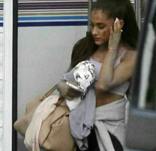 Foto Ariana Grande Pasca Ledakan di Manchester Arena