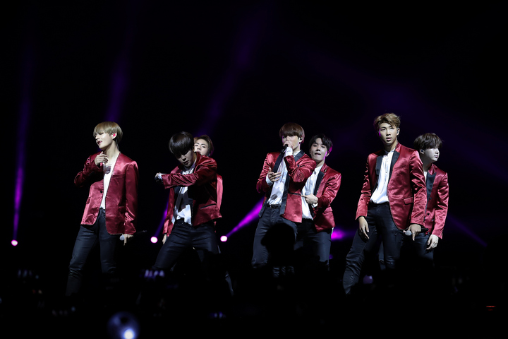 Penampilan BTS di Qudos Bank Arena Sydney pada 26 Mei 2017