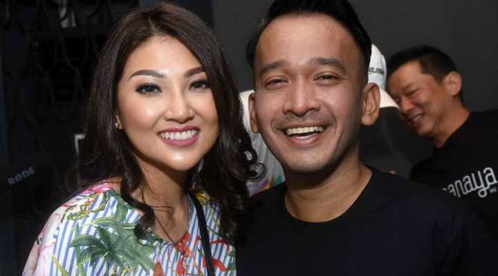 Foto: Jaga Sarwendah di Rumah Sakit Sampai Tertidur, Ruben Onsu Banjir Pujian