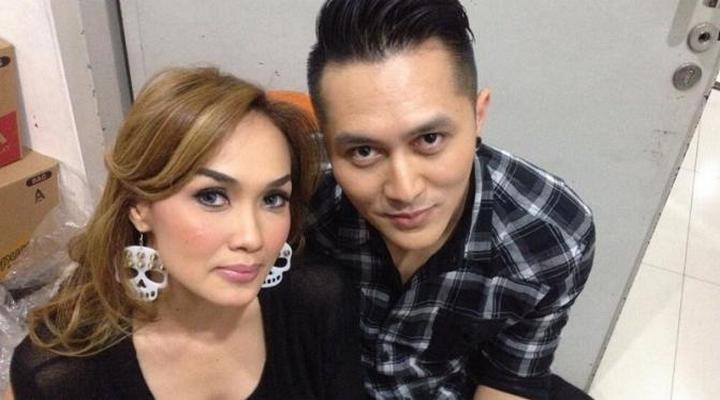 Foto: Punya Indera Keenam, Sara Wijayanto Diikuti Hantu Saat Temani Demian ke AS