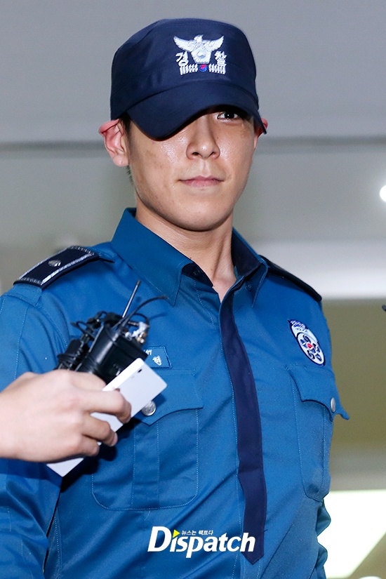 Tersenyum Simpul ke Awak Media