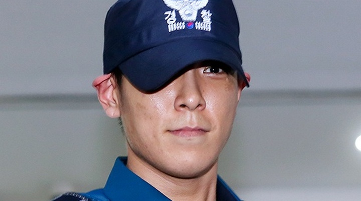 Foto: FOTO : Lensa Dispatch Saat T.O.P Big Bang Dikeluarkan dari Militer