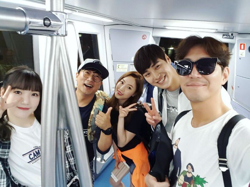 Penampilan Yerin, Lee Soo Geun, dan Lee Tae Hwan saat hendak berangkat ke Bali.