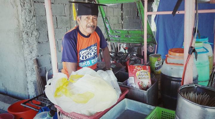 Foto: Salut, Penjual Cilok Keliling di Filipina Ini Bisa Sekolahkan Empat Putrinya Sampai Perguruan Tinggi