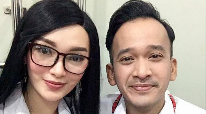 Foto: Zaskia Gotik dan Ruben Onsu Diundang Syuting TV India, Netizen : Jangan Malu Maluin