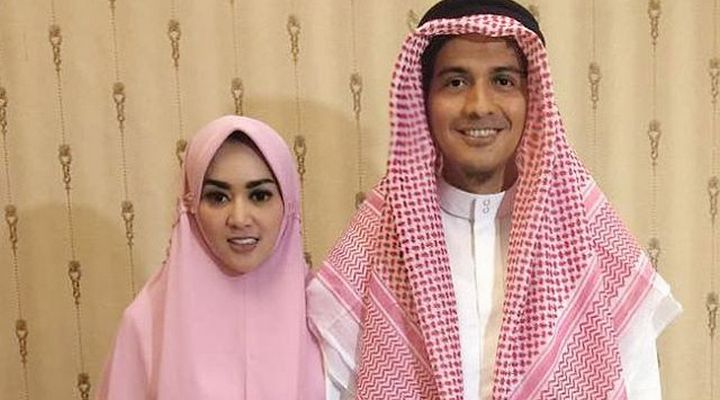 Foto: Syok Digugat Cerai Lucky Hakim, Tiara Dewi Jatuh Sakit