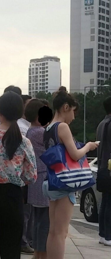 Foto Park Bom yang Diambil Netter di Seoul