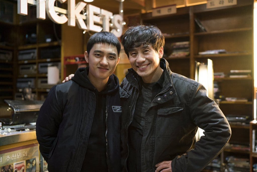D.O. dan Shin Ha Kyun Saat di Set Film 'Room 7'