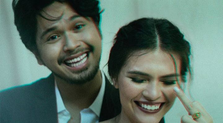 Foto: FOTO : Pemotretan Prewedding Petra Sihombing & Firrina, Kece dengan Sneakers