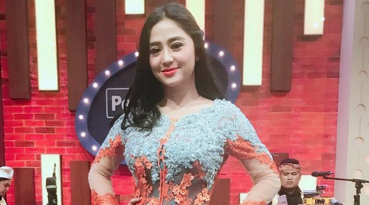 Foto: Dewi Persik Kaget Namanya Dijadikan Nama Jalan di Bekasi