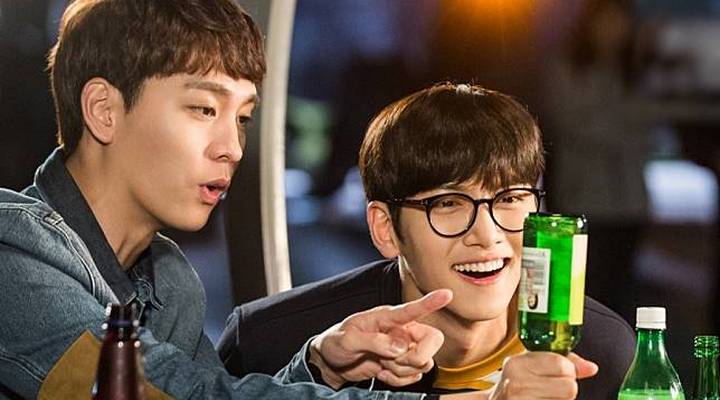 Foto: 5 Drama Korea dengan Adegan Bromance Paling Menggemaskan