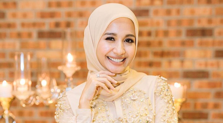 Foto: Pamer Cincin di Jari Manis, Laudya Cynthia Bella Resmi Dinikahi Engku Emran?