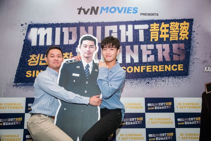 Kang Ha Neul dan Kim Joo Hwan Dalam Acara Konferensi Pers 'Midnight Runners'