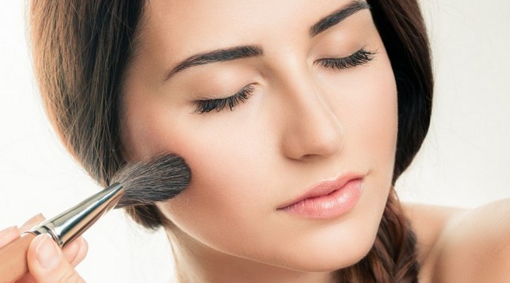 Foto: Buat Pipi Tirus Sampai Hidung Mancung, Ini 5 Trik Makeup yang Bisa Percantik Wajahmu