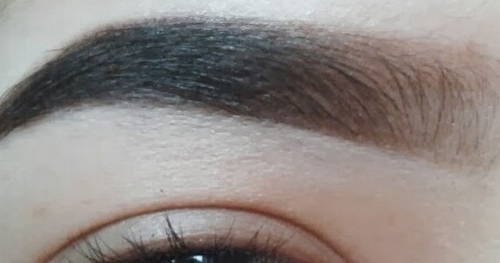 Memperindah Bentuk Alis