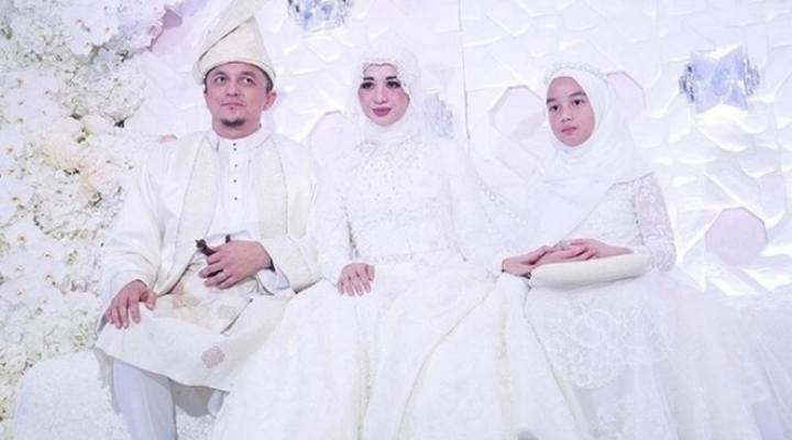 Foto: Resmi Menikah, Ini Harapan Mantan Istri Engku Emran Pada Laudya Cynthia Bella