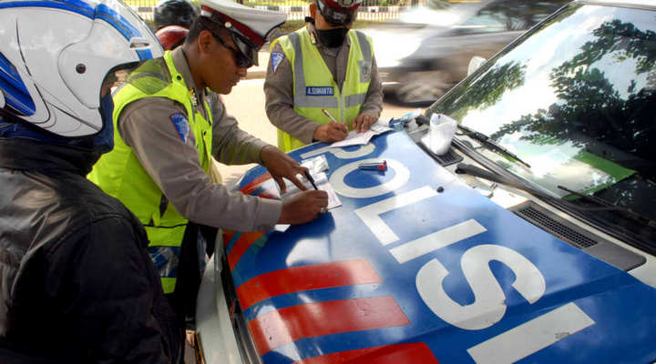 Foto: Pesan Berantai Daftar Biaya Tilang Gegerkan Warga, Ini Kata Pihak Kepolisian