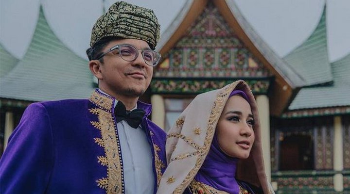 Foto: Gelar Resepsi Kedua, Begini Potret Keakraban Laudya Cynthia Bella dengan Mantan Kekasih