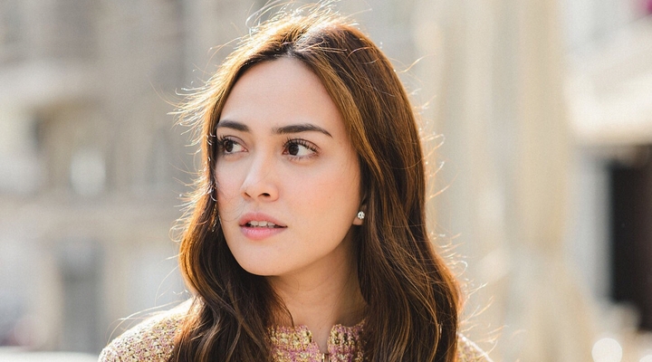 Foto: Kecenya Shandy Aulia Kenakan Penutup Kepala ala Wanita Timur Tengah di Maroko