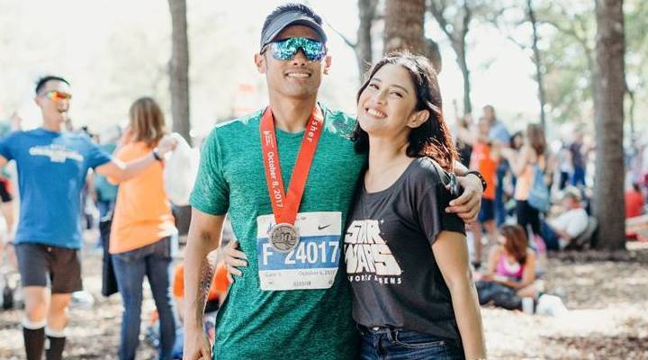 Foto: Hobi Lari, Serunya Lari Marathon ala Dian Sastro & Suami di Chicago Marathon 2017