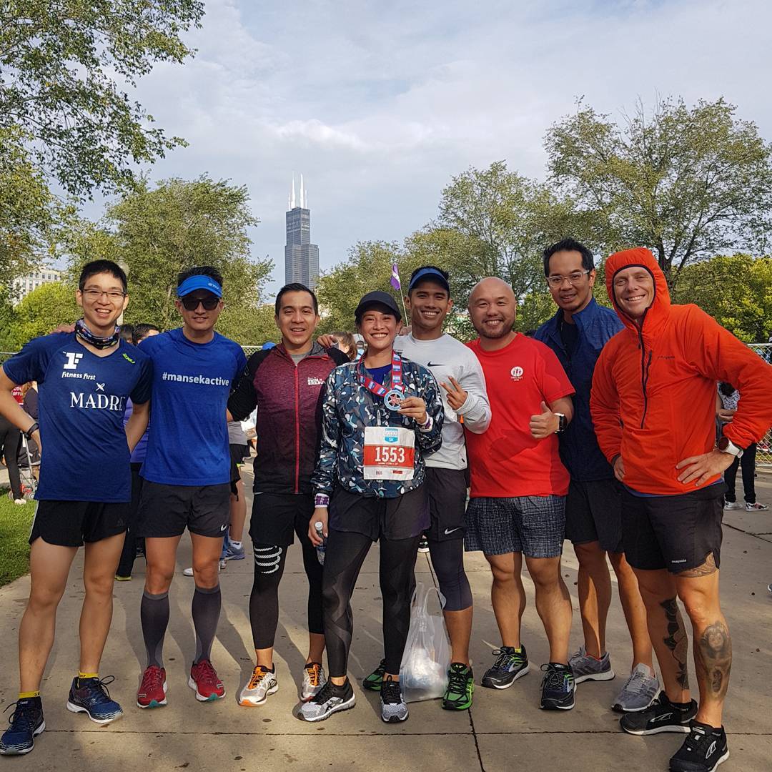  Dian Sastro Berpose Bersama Panitia