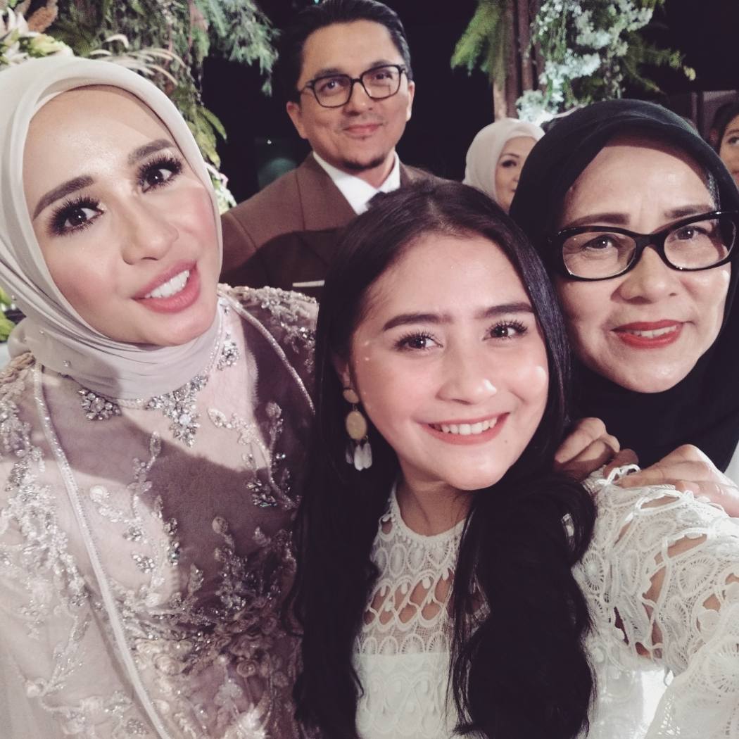  Prilly Latuconina Turut Berbahagia