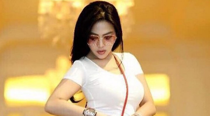 Foto: Patok Rp 100 Juta Sekali Posting, Syahrini Seharusnya Dibayar Rp 3,4 M Oleh First Travel