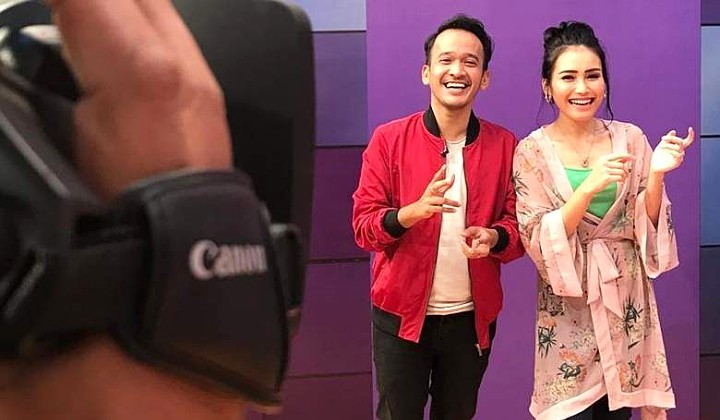 Foto: Terlalu 'Nempel' ke Ruben Onsu, Ayu Ting Ting Diprotes