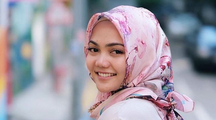 Foto: Akhirnya Buka Suara, Rina Nose Lepas Hijab Gara-Gara Putus Cinta?