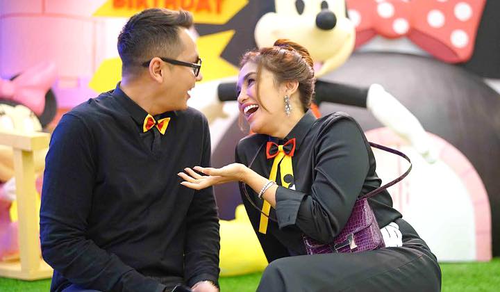 Foto: Ulang Tahun, Kado Spesial Ussy Sulistiawaty Ini Bikin Andhika Pratama 'Klepek-Klepek'