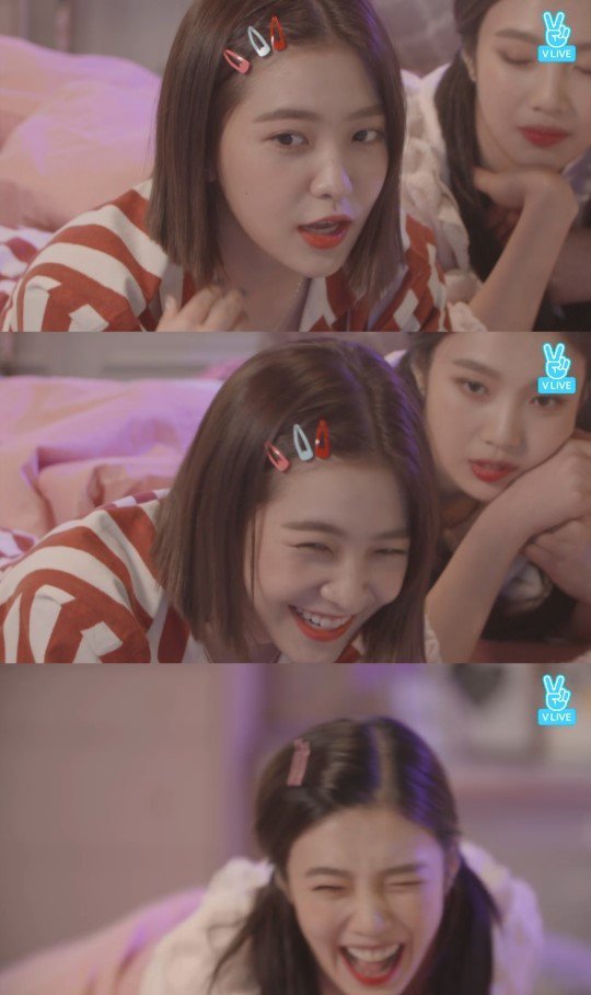 Manisnya Yeri dan Joy Red Velvet Saat Berinteraksi Dengan Fans di Siaran Langsung V Live Belum Lama Ini
