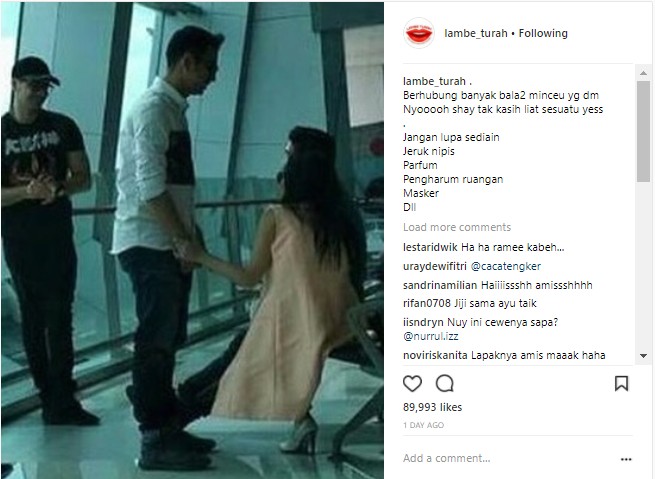 Ayu pegang tangan Raffi