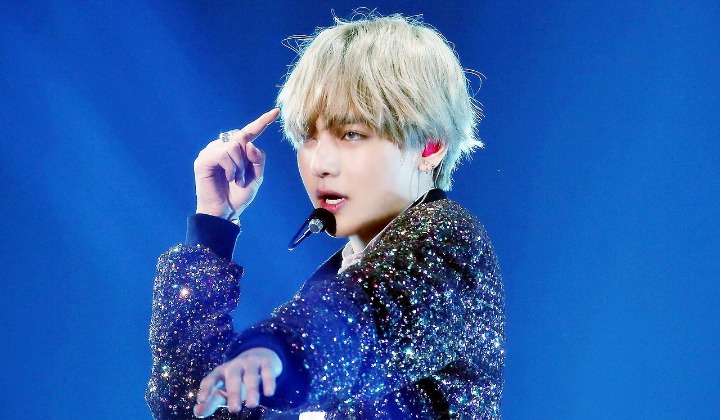 Foto: V BTS Foto Bareng Teman-Teman Selebritinya di Belakang Panggung Konser, Fans Heboh Karena Hal Ini