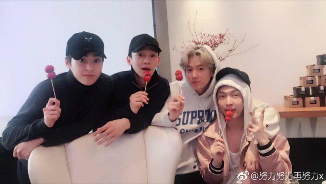Foto EXO-CBX Bareng Lay di Beijing