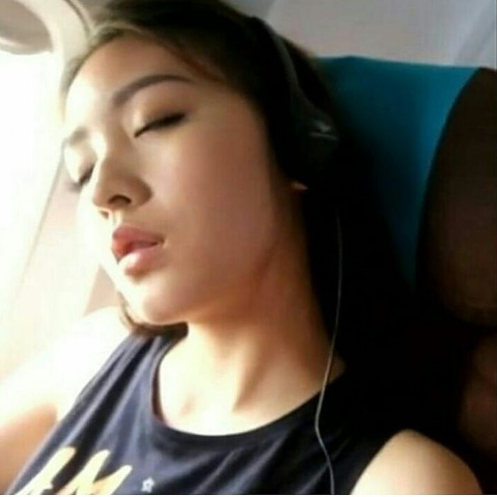 Natasha Wilona Kepergok Tidur Mangap